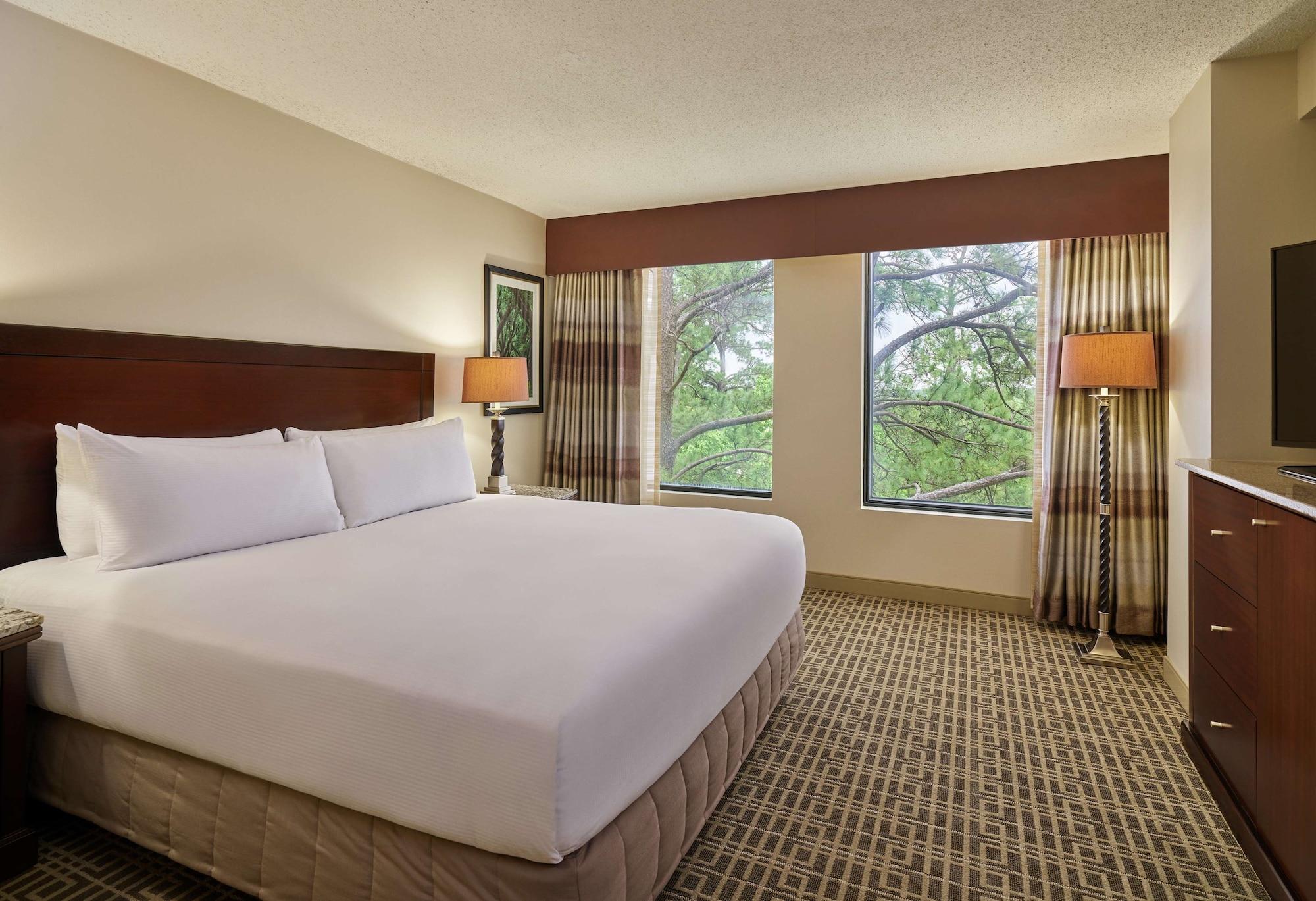 Doubletree By Hilton Intercontinental Airport Hotel 3*