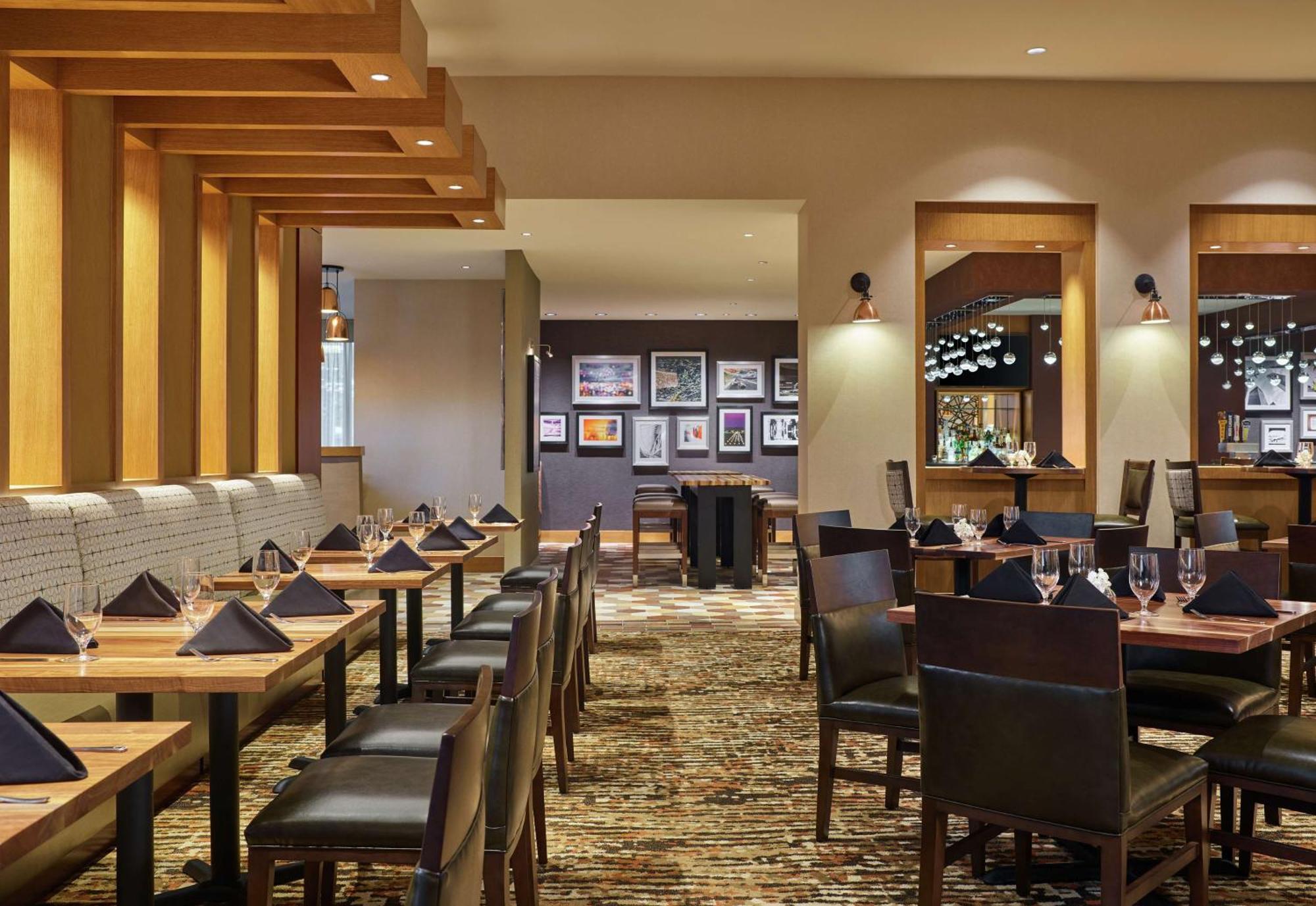 Hotel Doubletree By Hilton Intercontinental Airport 3*