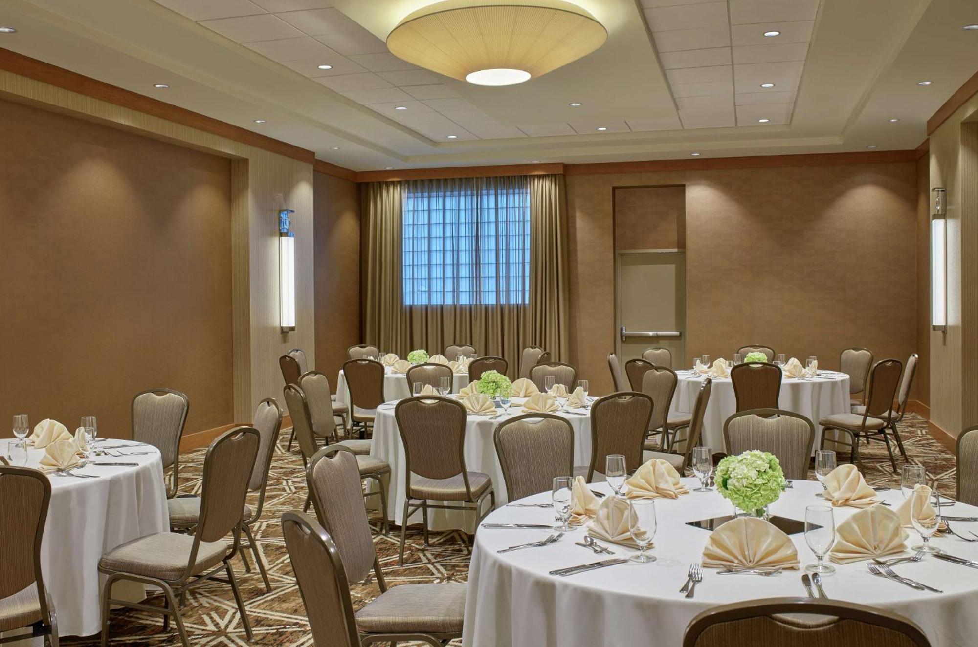 Doubletree By Hilton Intercontinental Airport 3*
