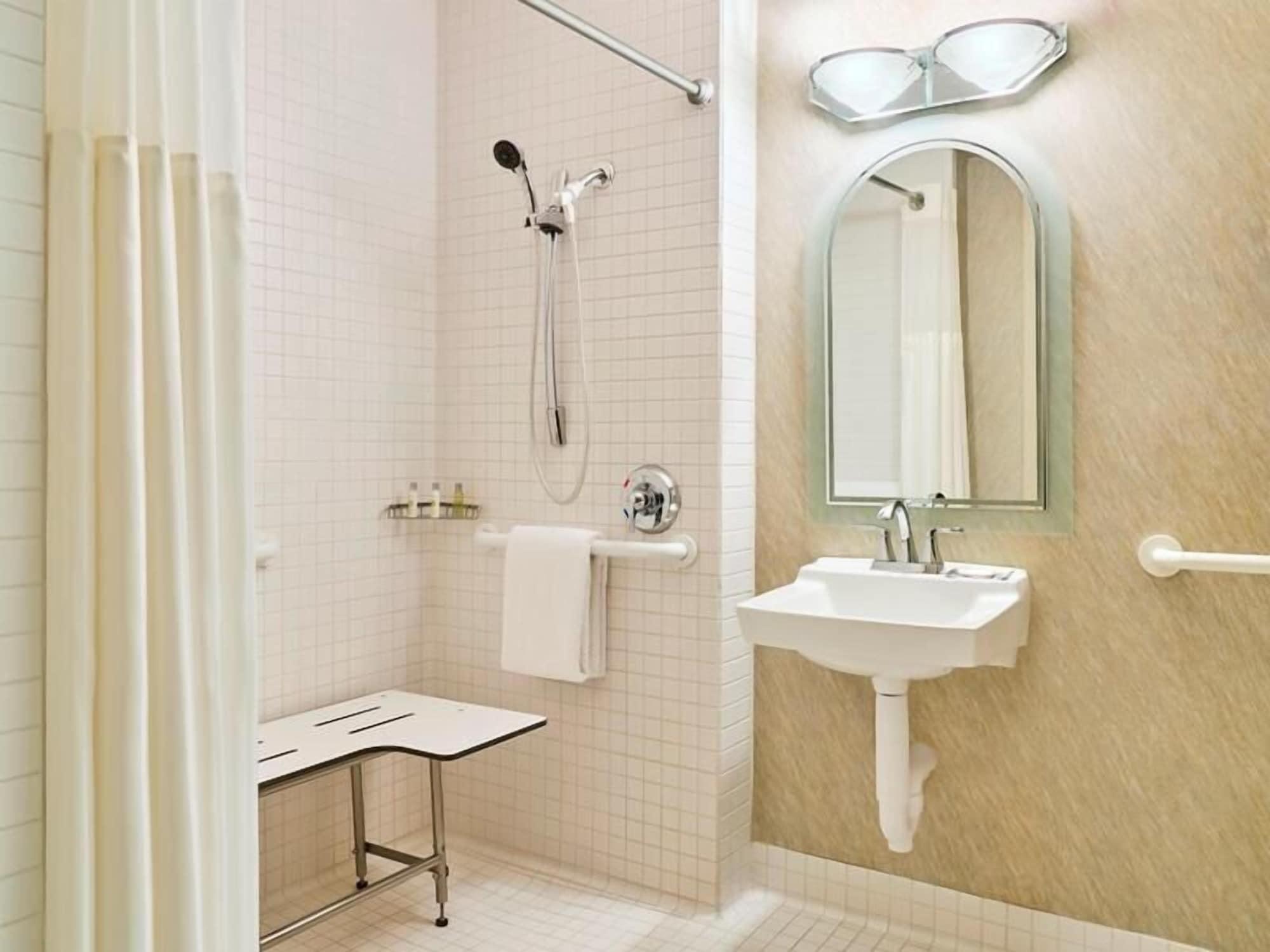 Doubletree By Hilton Intercontinental Airport 3*
