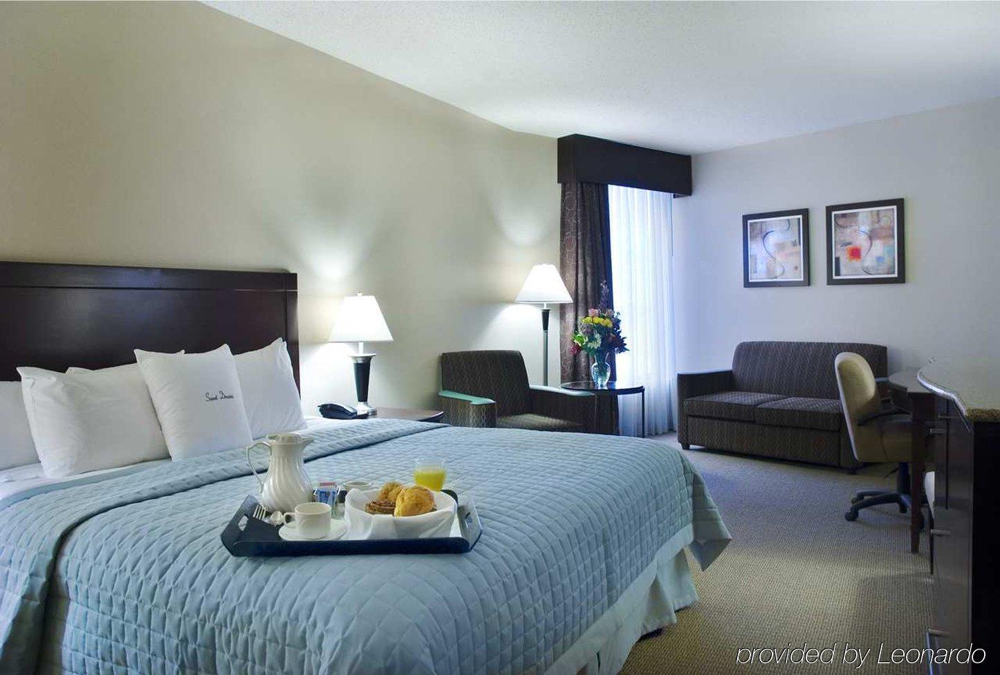 Doubletree By Hilton Intercontinental Airport Hotel 3*